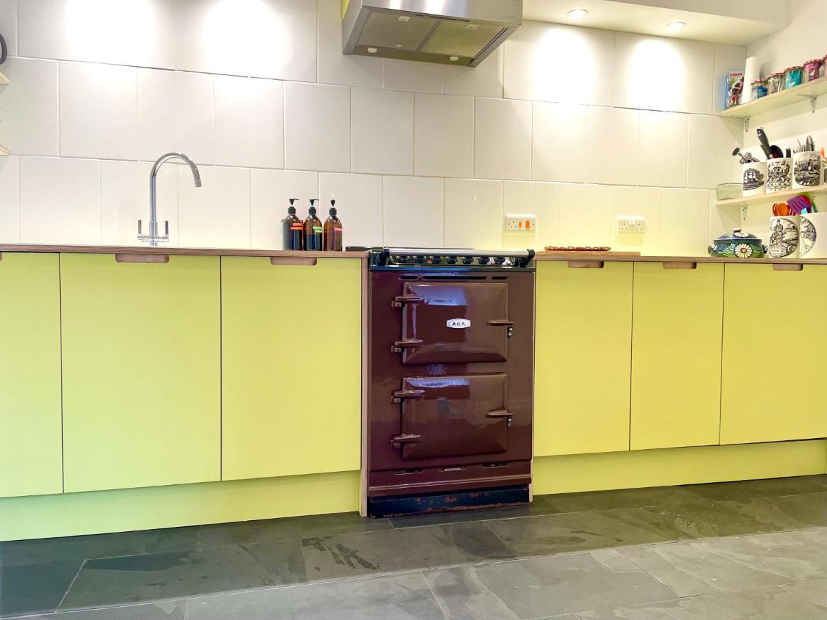 Paramount Apartments Ilfracombe, Arty Seaside Holiday Apartments 외부 사진