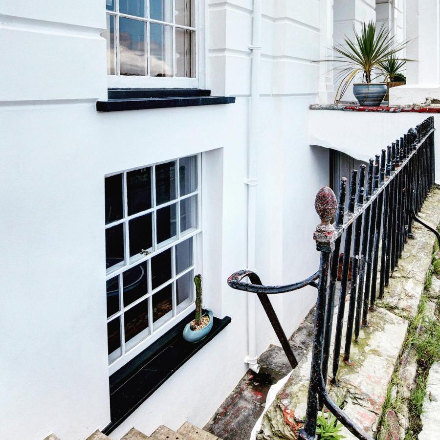 Paramount Apartments Ilfracombe, Arty Seaside Holiday Apartments 외부 사진