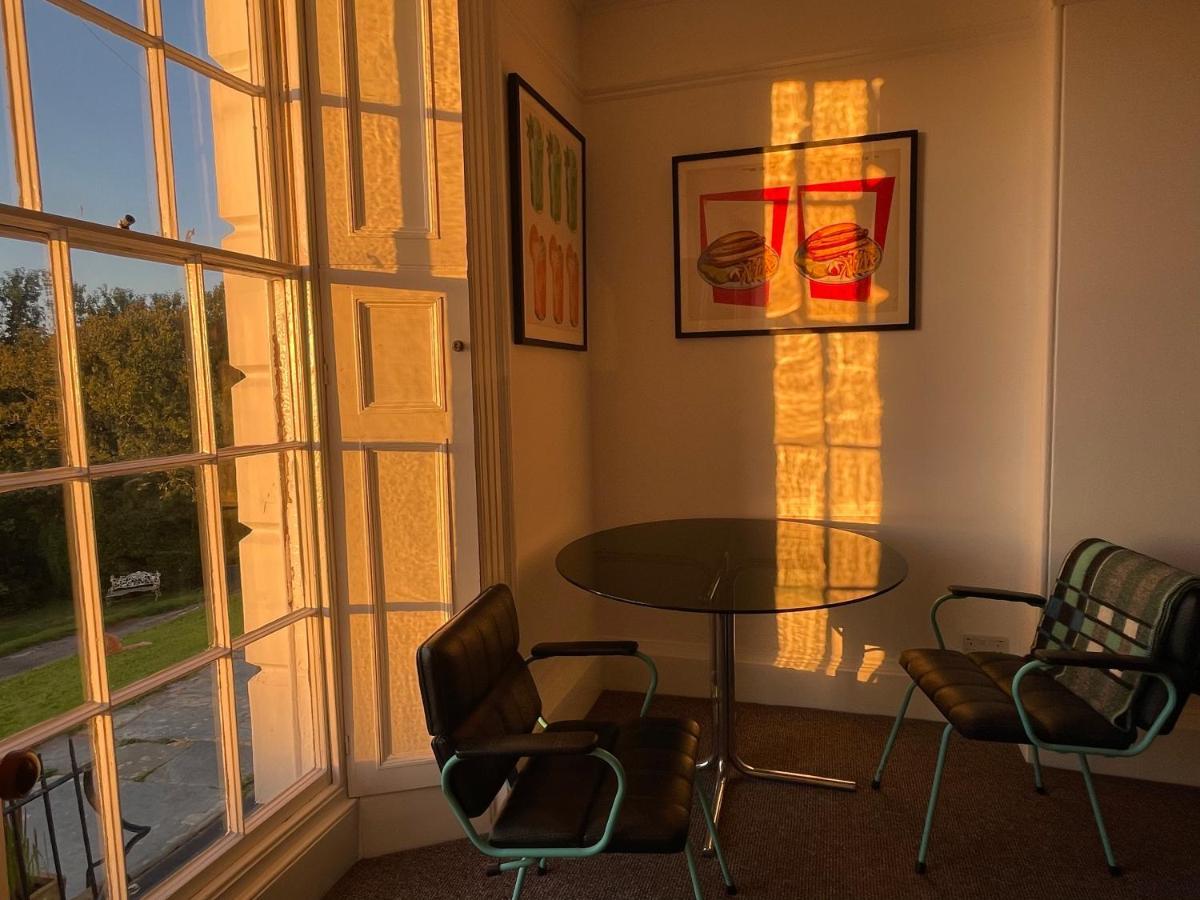 Paramount Apartments Ilfracombe, Arty Seaside Holiday Apartments 외부 사진