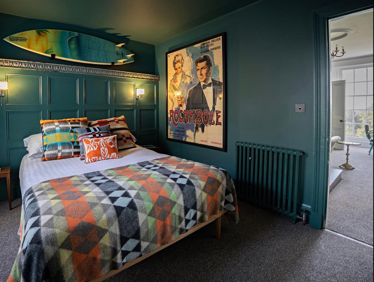 Paramount Apartments Ilfracombe, Arty Seaside Holiday Apartments 외부 사진