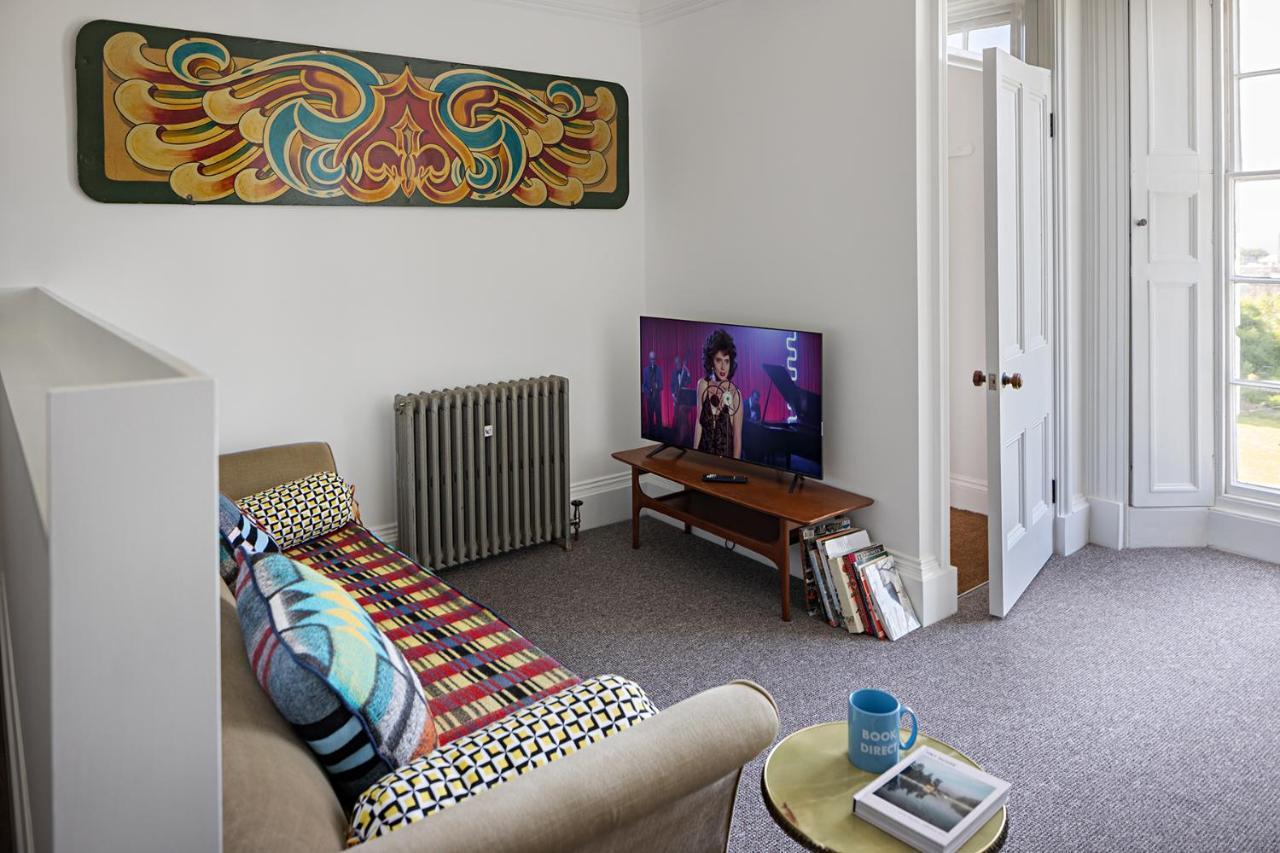 Paramount Apartments Ilfracombe, Arty Seaside Holiday Apartments 외부 사진