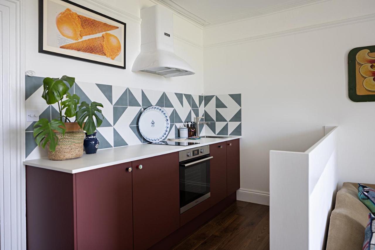 Paramount Apartments Ilfracombe, Arty Seaside Holiday Apartments 외부 사진