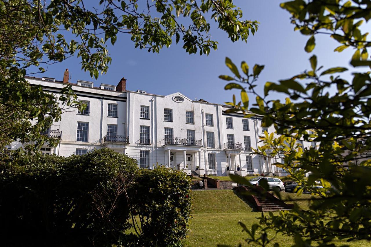 Paramount Apartments Ilfracombe, Arty Seaside Holiday Apartments 외부 사진