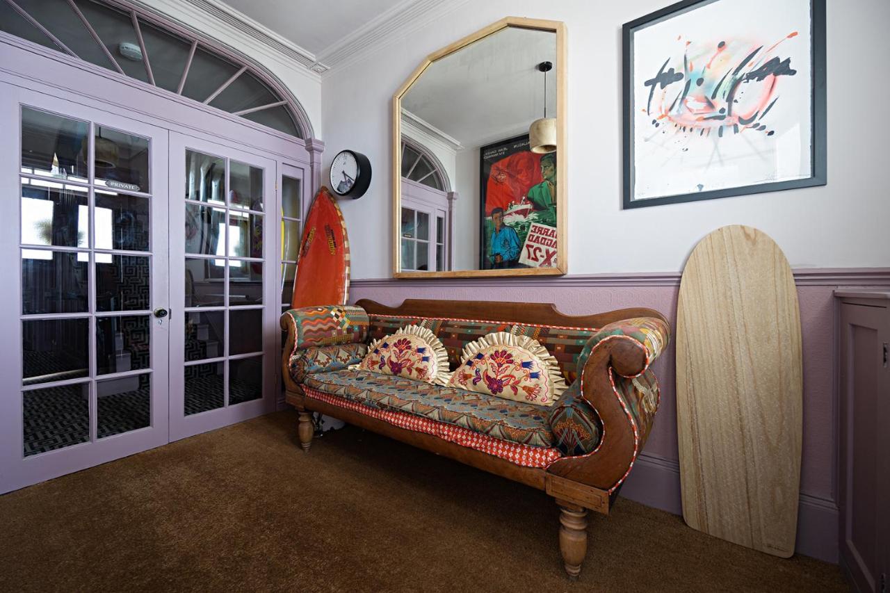 Paramount Apartments Ilfracombe, Arty Seaside Holiday Apartments 외부 사진