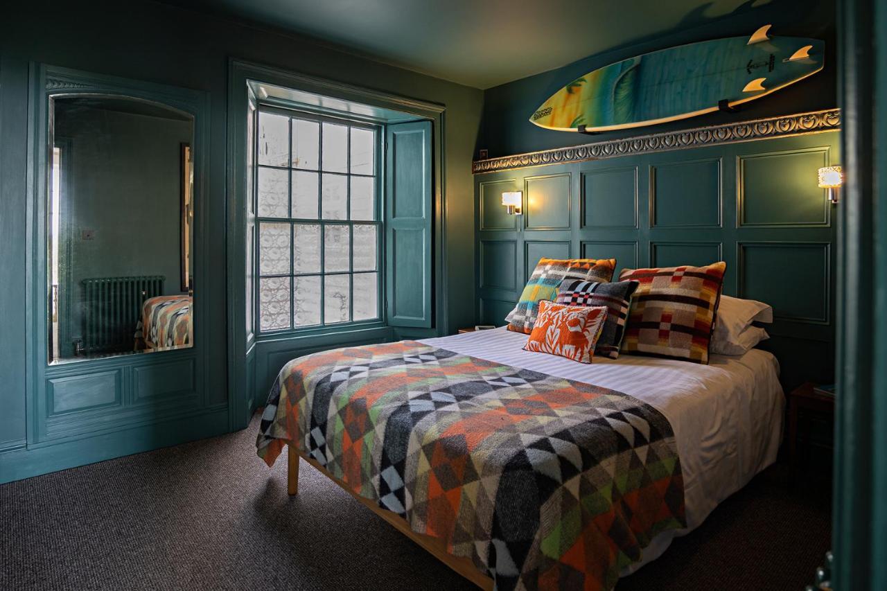 Paramount Apartments Ilfracombe, Arty Seaside Holiday Apartments 외부 사진
