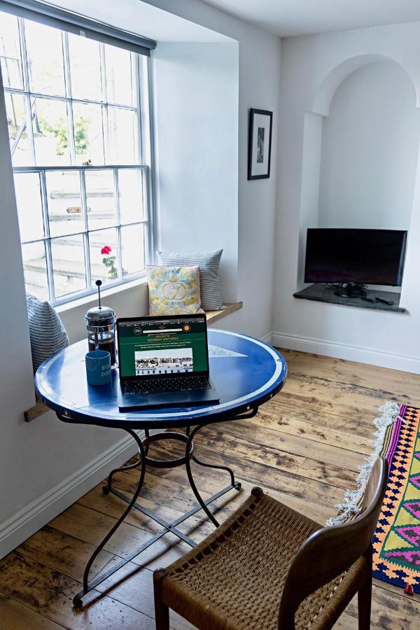 Paramount Apartments Ilfracombe, Arty Seaside Holiday Apartments 외부 사진