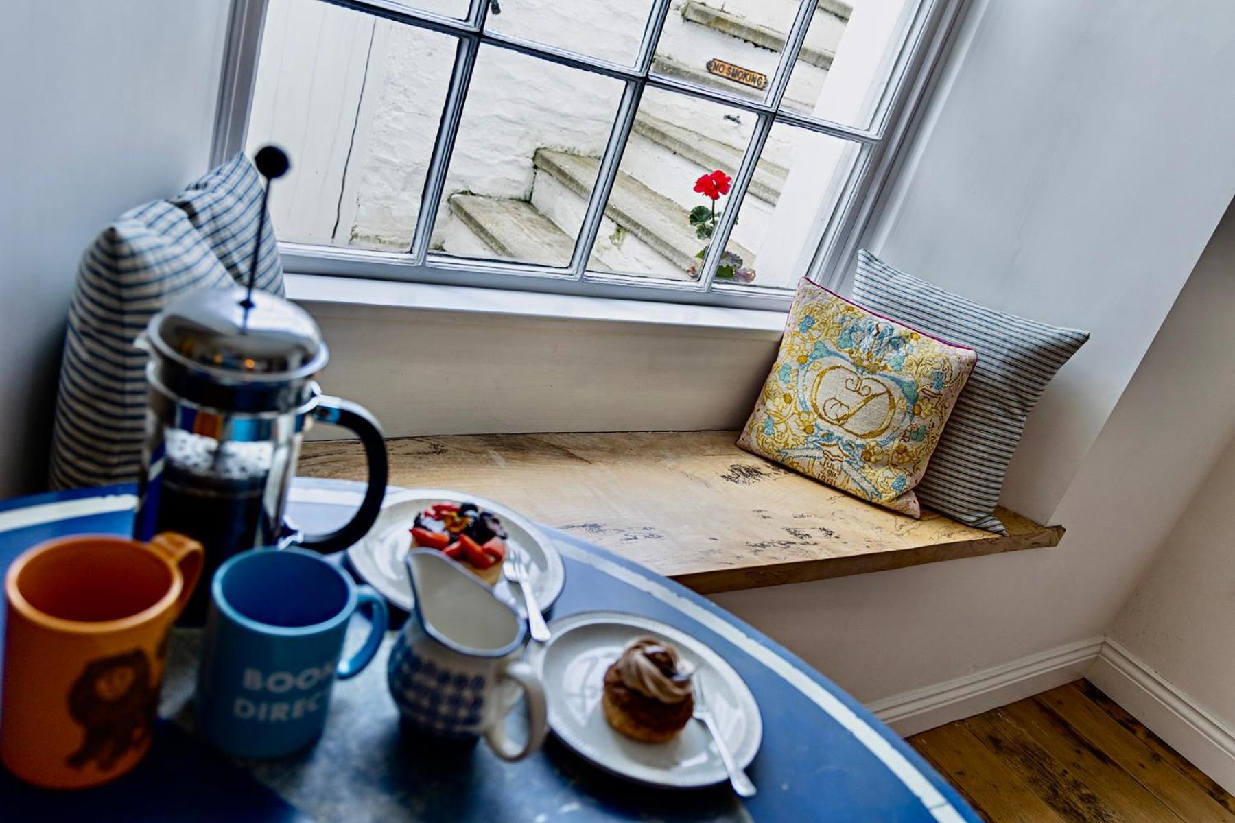 Paramount Apartments Ilfracombe, Arty Seaside Holiday Apartments 객실 사진